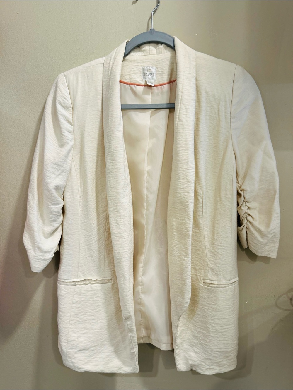 LC Lauren Conrad Blazer size small

Cream Textured Open-Front Blazer